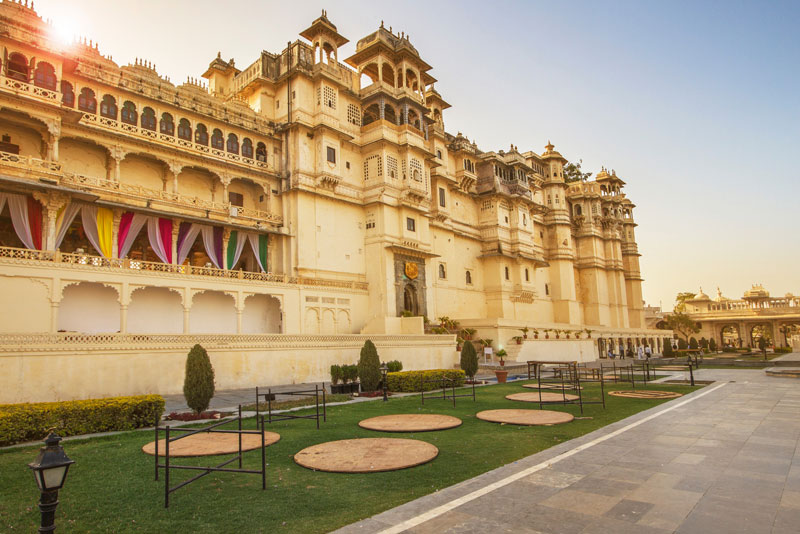 taxi for udaipur local sightseeing